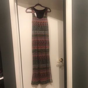 Patterned, fitted maxi dress with leg slit